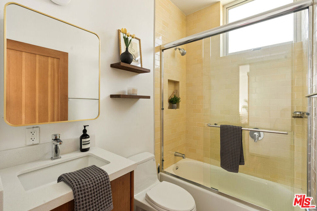 1076 Palms Boulevard Property Photo 22