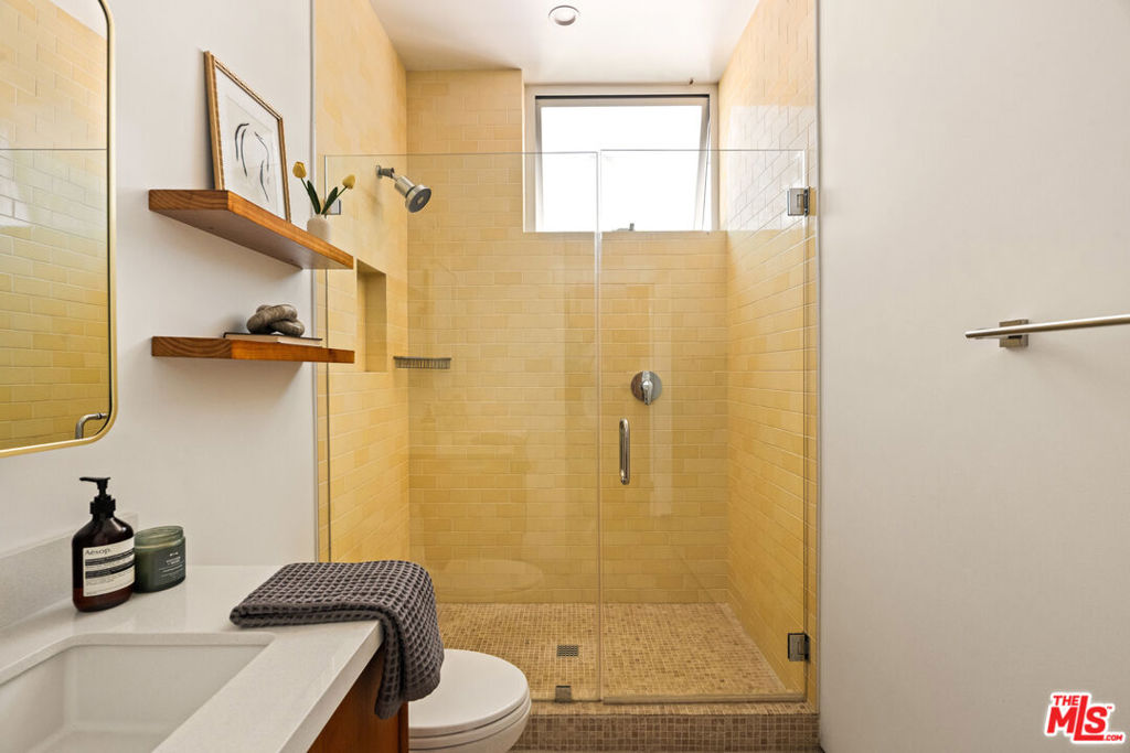1076 Palms Boulevard Property Photo 24