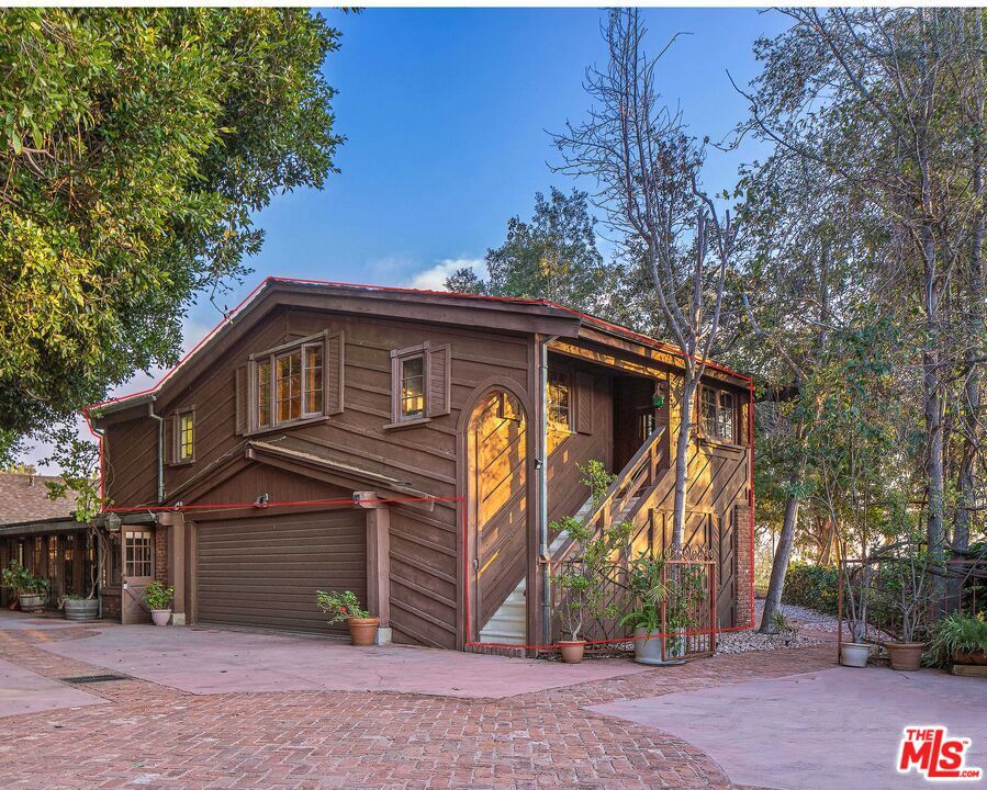 1357 B Beverly Estate Property Photo 4