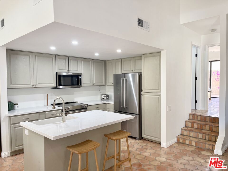 73441 Foxtail Lane Property Photo 6