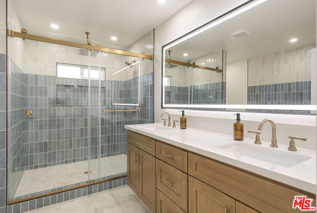 1747 Wollacott Street Property Photo 4
