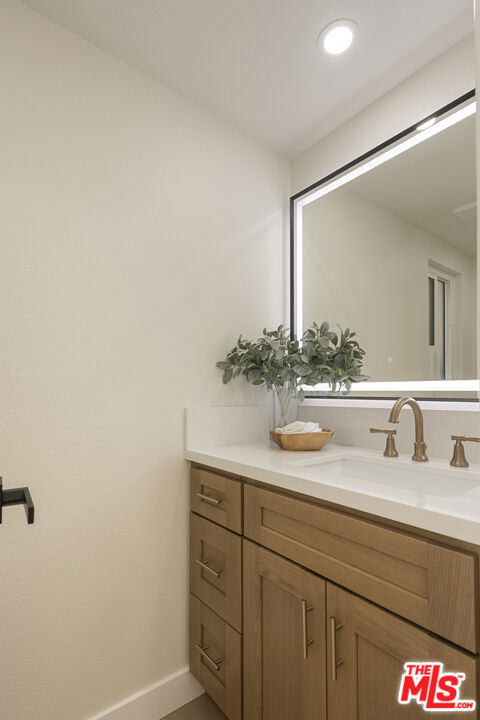 1747 Wollacott Street Property Photo 28