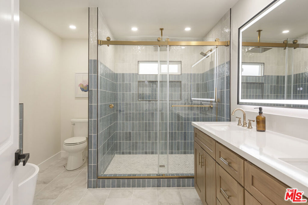 1747 Wollacott Street Property Photo 37