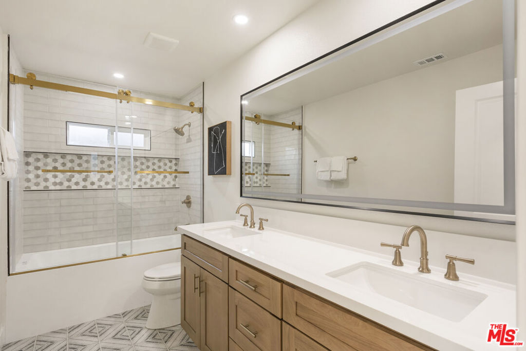 1747 Wollacott Street Property Photo 43
