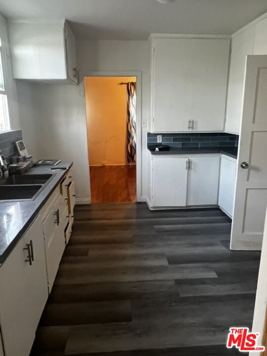 1429 W 94th Place Property Photo 3
