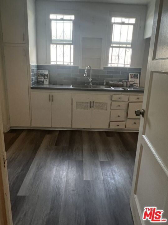 1429 W 94th Place Property Photo 4