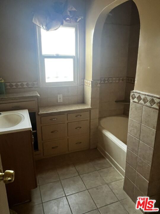 1429 W 94th Place Property Photo 5