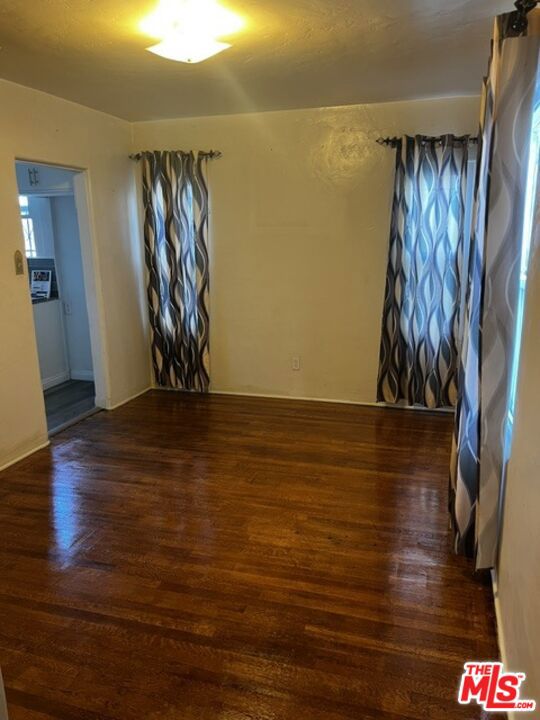 1429 W 94th Place Property Photo 6
