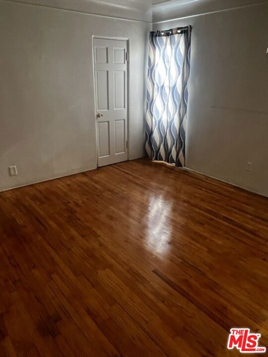 1429 W 94th Place Property Photo 8