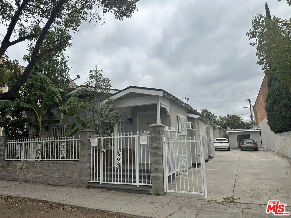 1116 N Ardmore Avenue Property Photo 1