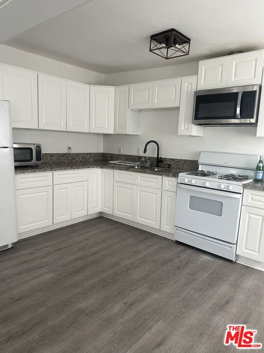 1116 N Ardmore Avenue Property Photo 7