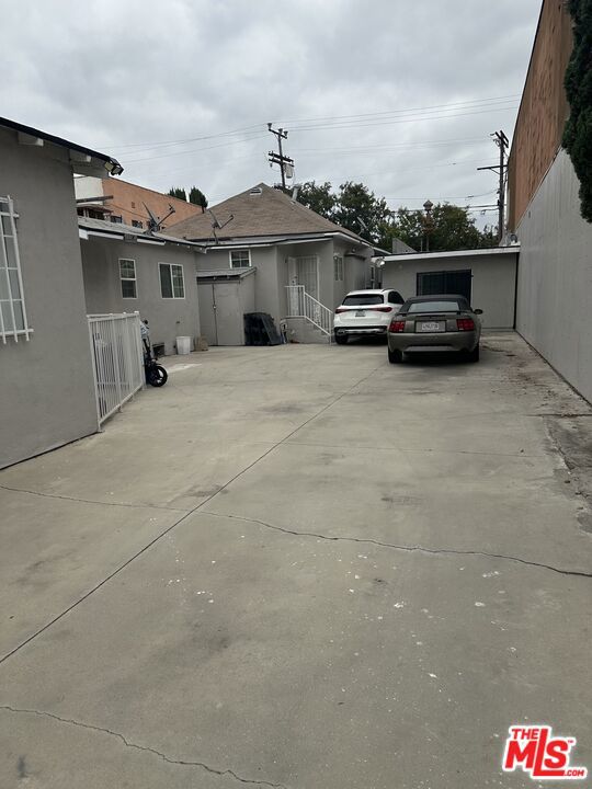 1116 N Ardmore Avenue Property Photo 14
