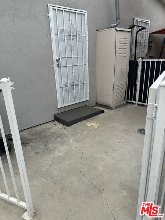 1116 N Ardmore Avenue Property Photo 16