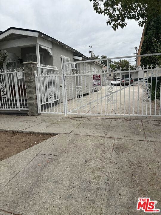 1116 N Ardmore Avenue Property Photo 17