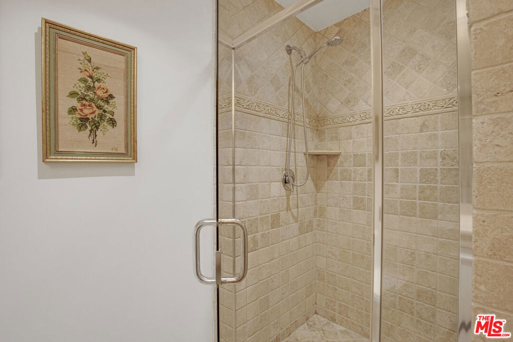 850 N Croft Avenue 103 Property Photo 25