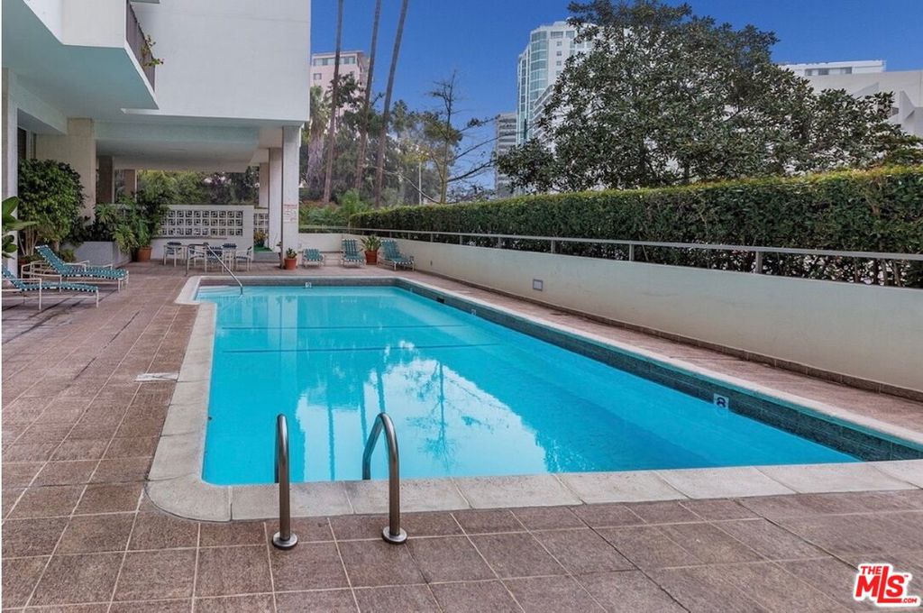 10433 Wilshire Boulevard 407 Property Photo 8