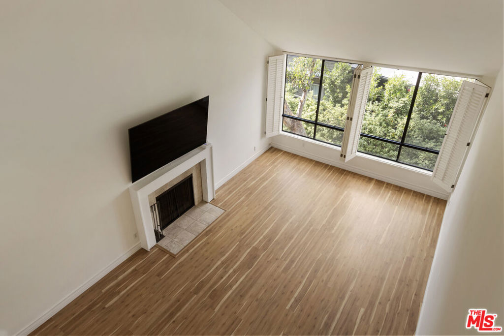 1900 Vine Street 403 Property Photo 2