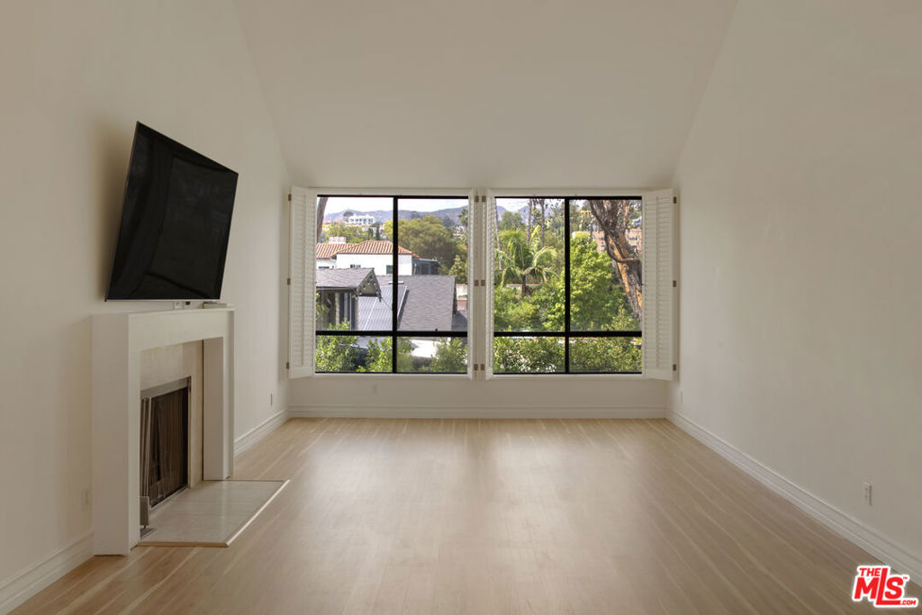 1900 Vine Street 403 Property Photo 4