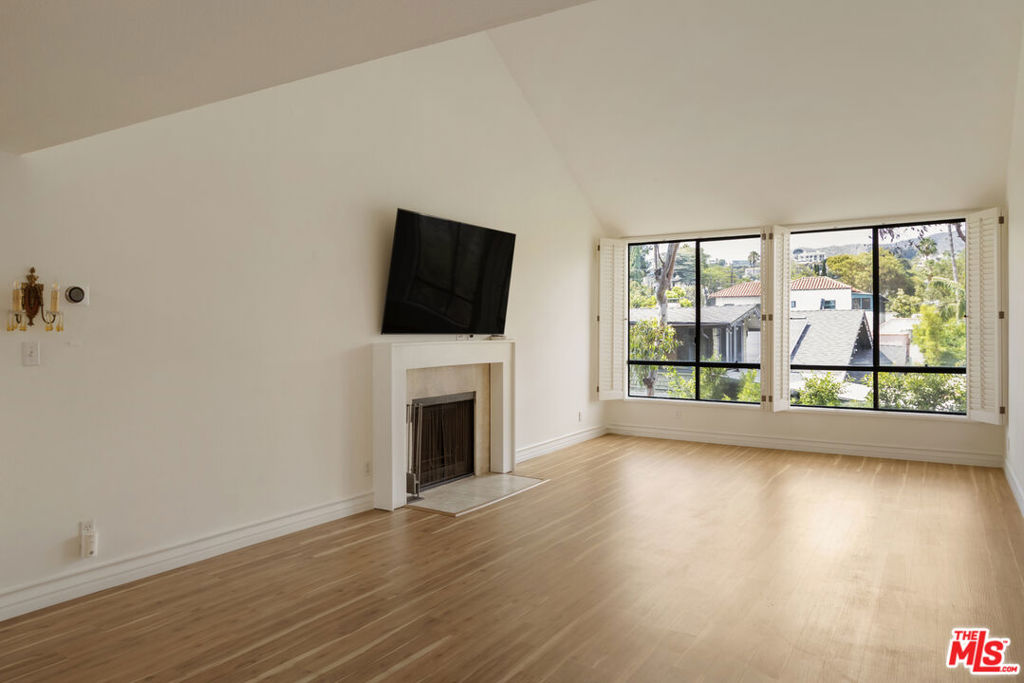 1900 Vine Street 403 Property Photo 5