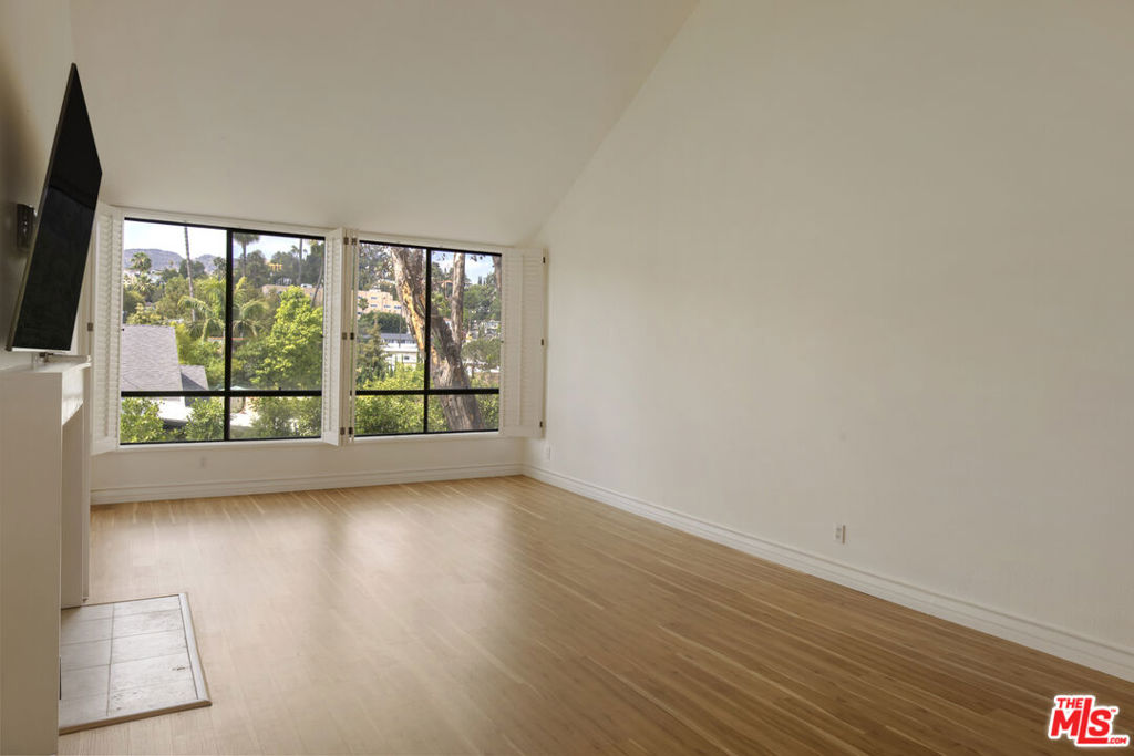1900 Vine Street 403 Property Photo 6