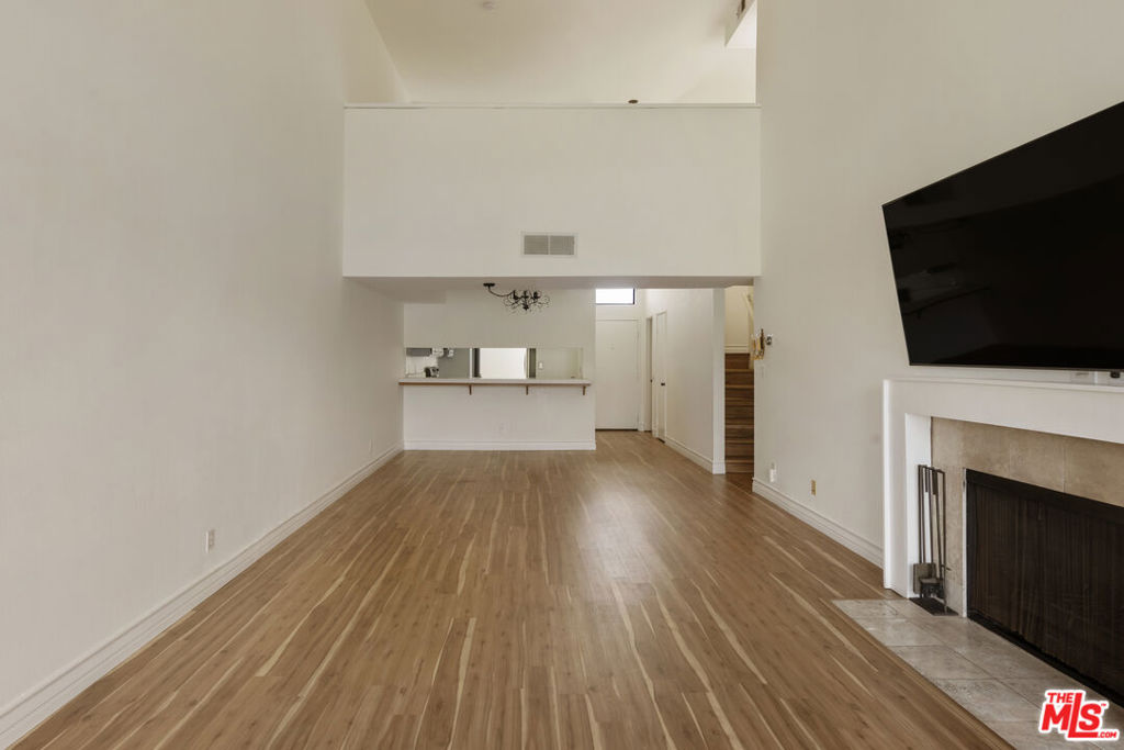 1900 Vine Street 403 Property Photo 8
