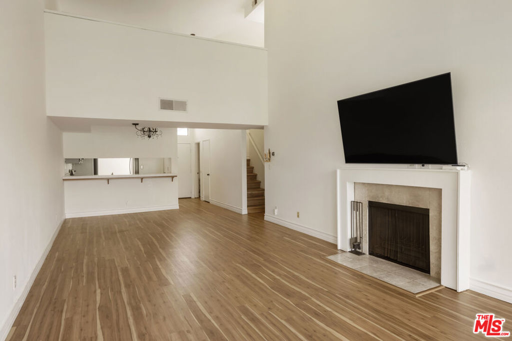 1900 Vine Street 403 Property Photo 9