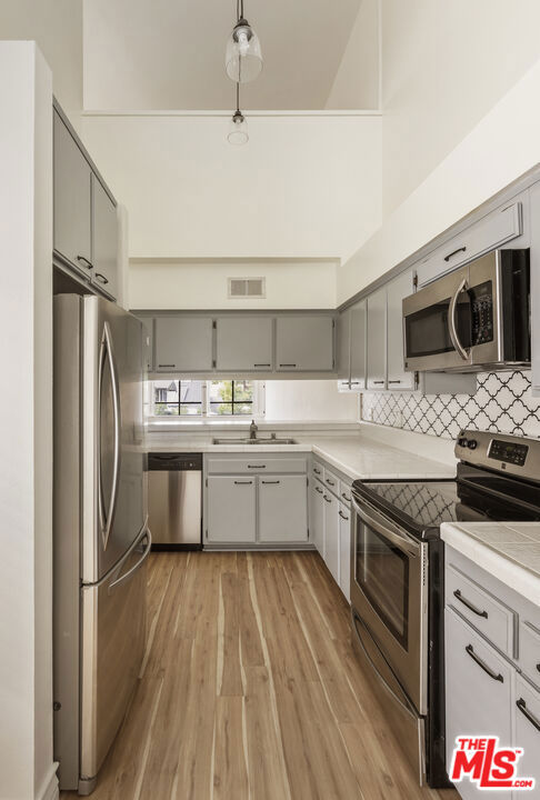 1900 Vine Street 403 Property Photo 15
