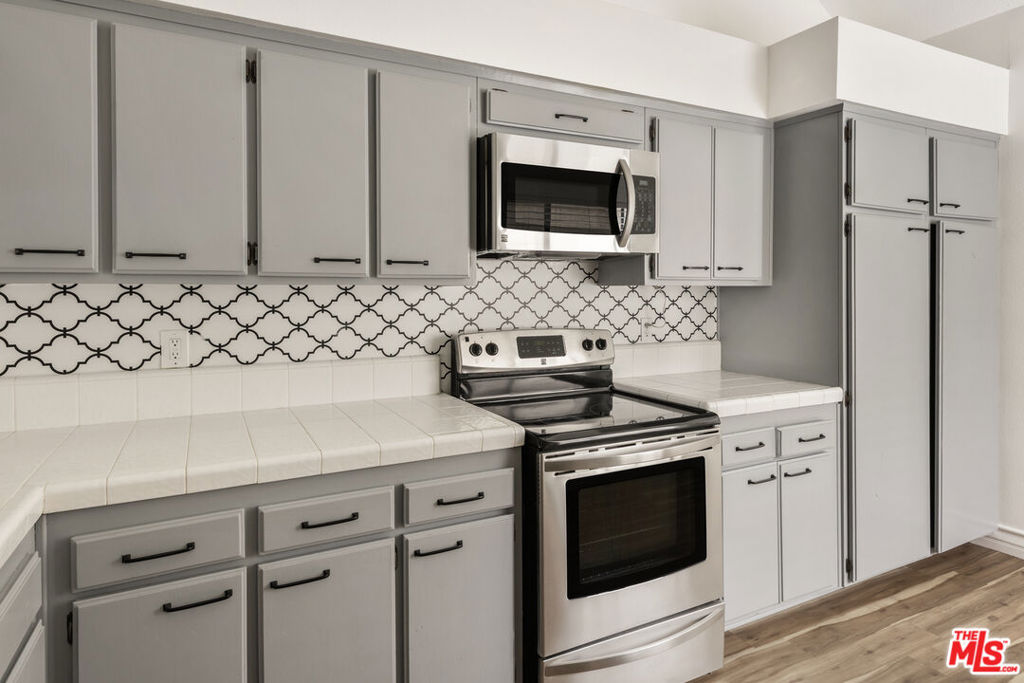 1900 Vine Street 403 Property Photo 16