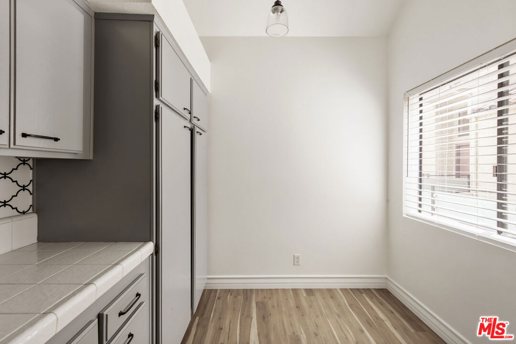 1900 Vine Street 403 Property Photo 18