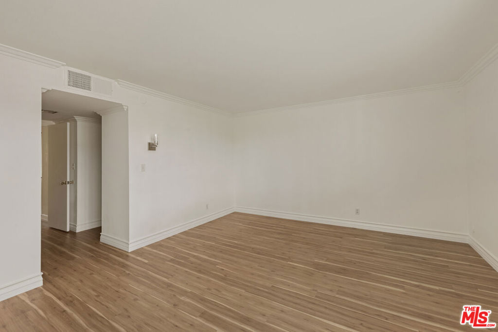 1900 Vine Street 403 Property Photo 21