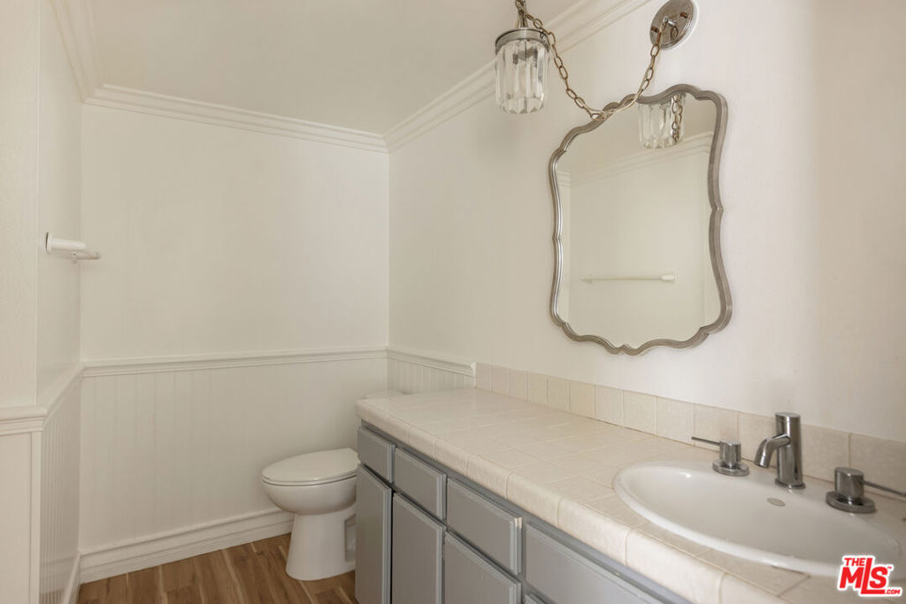 1900 Vine Street 403 Property Photo 25