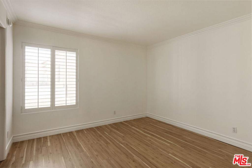 1900 Vine Street 403 Property Photo 28