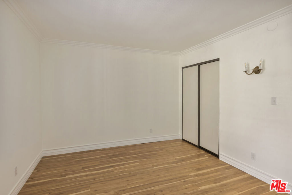 1900 Vine Street 403 Property Photo 29