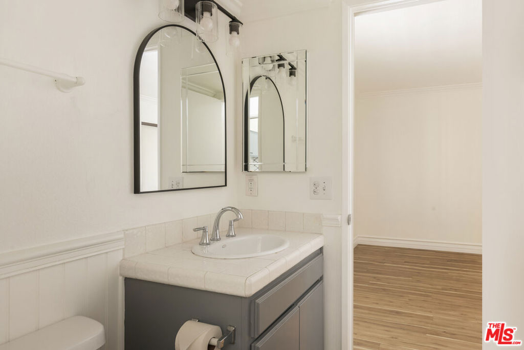 1900 Vine Street 403 Property Photo 30
