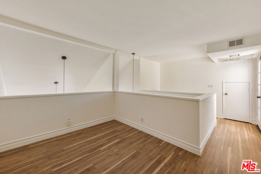 1900 Vine Street 403 Property Photo 34