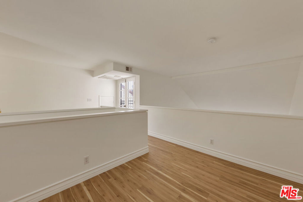 1900 Vine Street 403 Property Photo 35