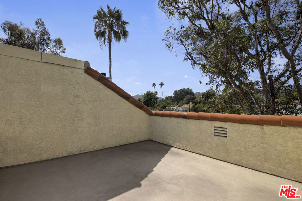 1900 Vine Street 403 Property Photo 38