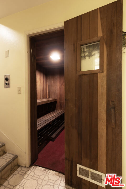 1900 Vine Street 403 Property Photo 49