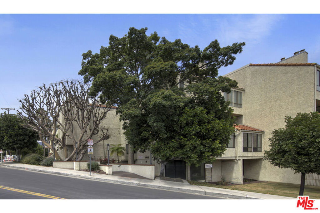 1900 Vine Street 403 Property Photo 51