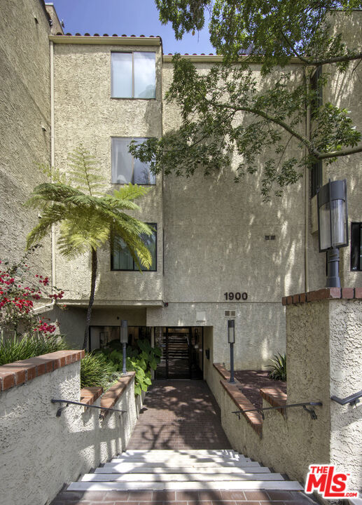1900 Vine Street 403 Property Photo 52