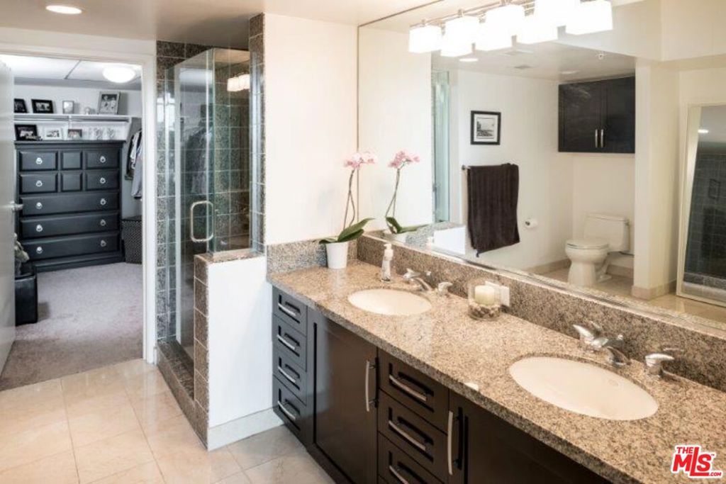 13700 Marina Pointe Drive 1725 Property Photo 9