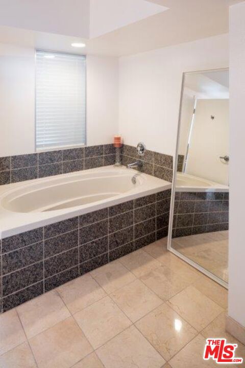13700 Marina Pointe Drive 1725 Property Photo 10