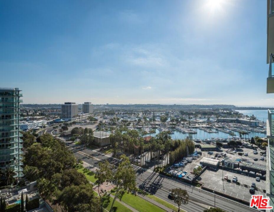 13700 Marina Pointe Drive 1725 Property Photo 13