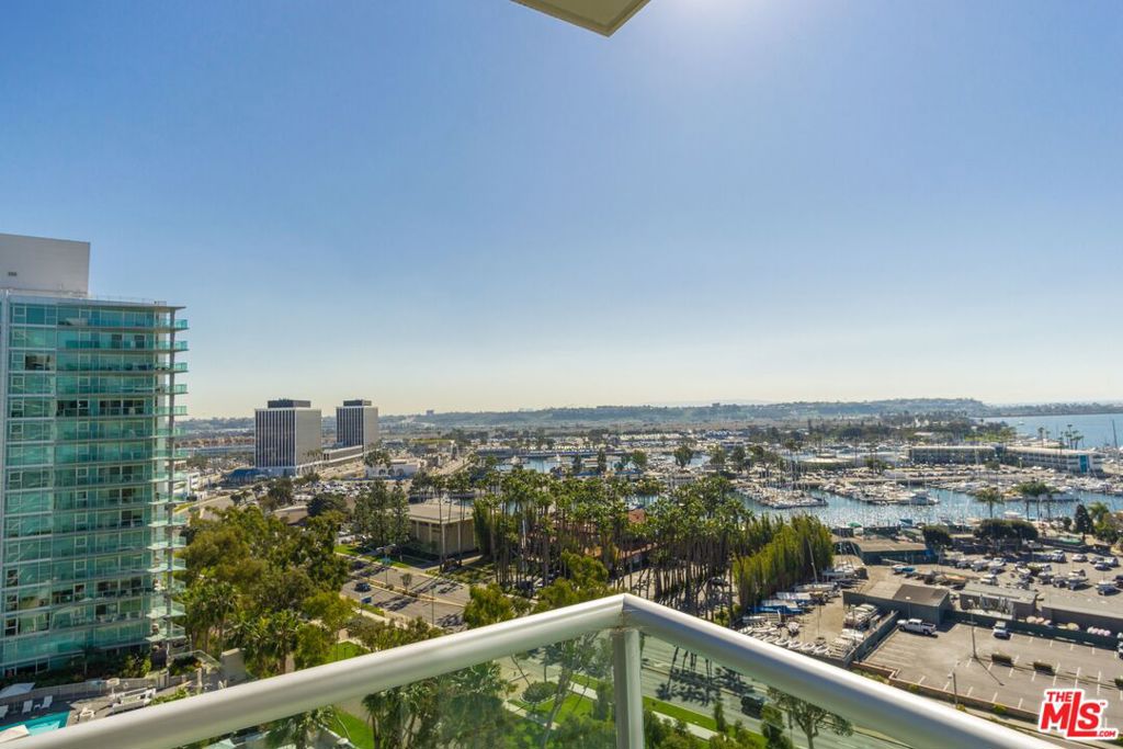 13700 Marina Pointe Drive 1725 Property Photo 14