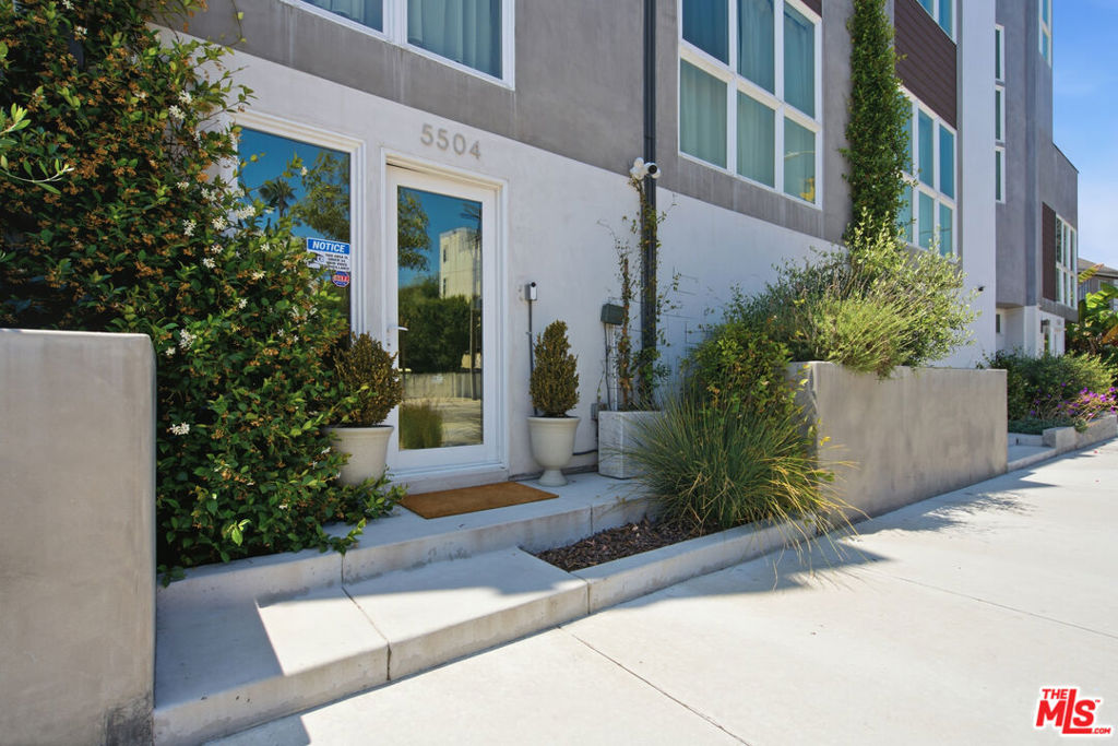 5504 W Olympic Boulevard Property Photo 27