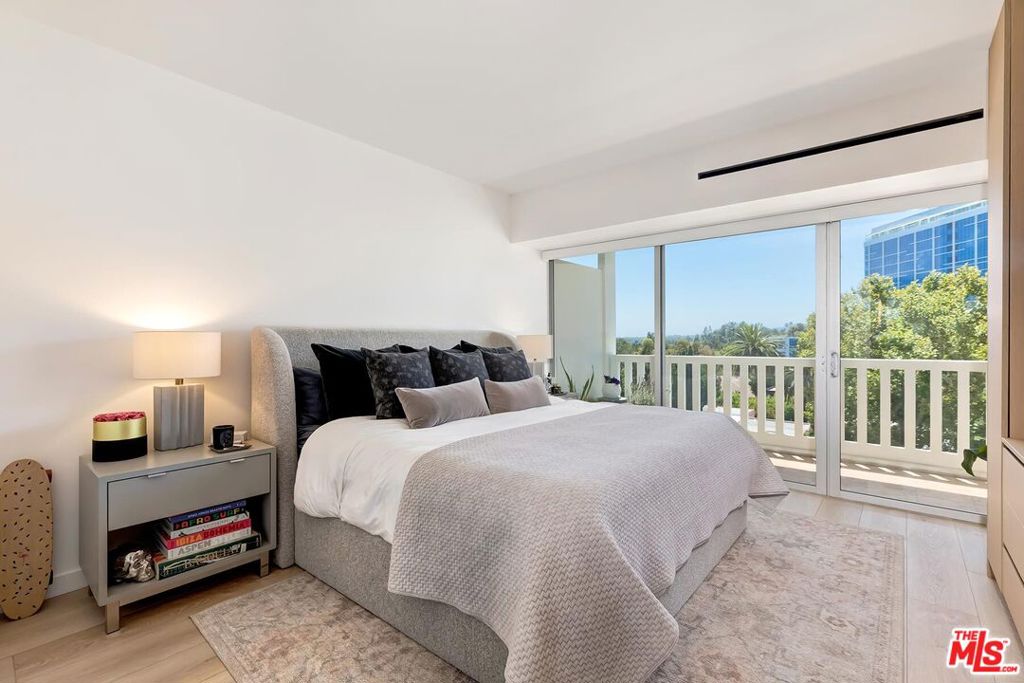 999 N Doheny Drive 601 Property Photo 13
