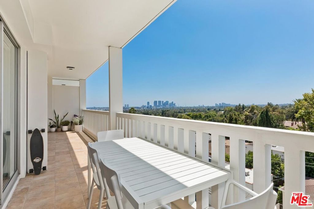 999 N Doheny Drive 601 Property Photo 18