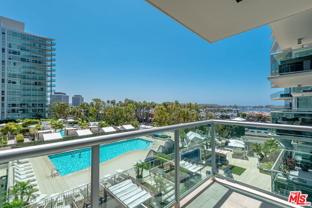 13700 Marina Pointe Drive 630 Property Photo 1
