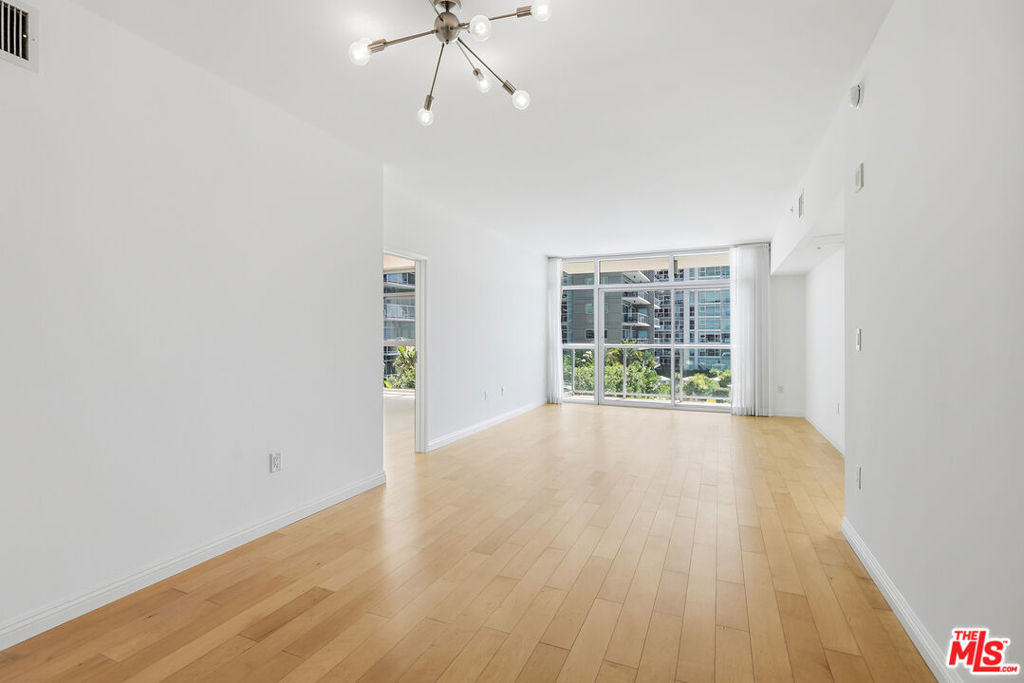 13700 Marina Pointe Drive 630 Property Photo 6