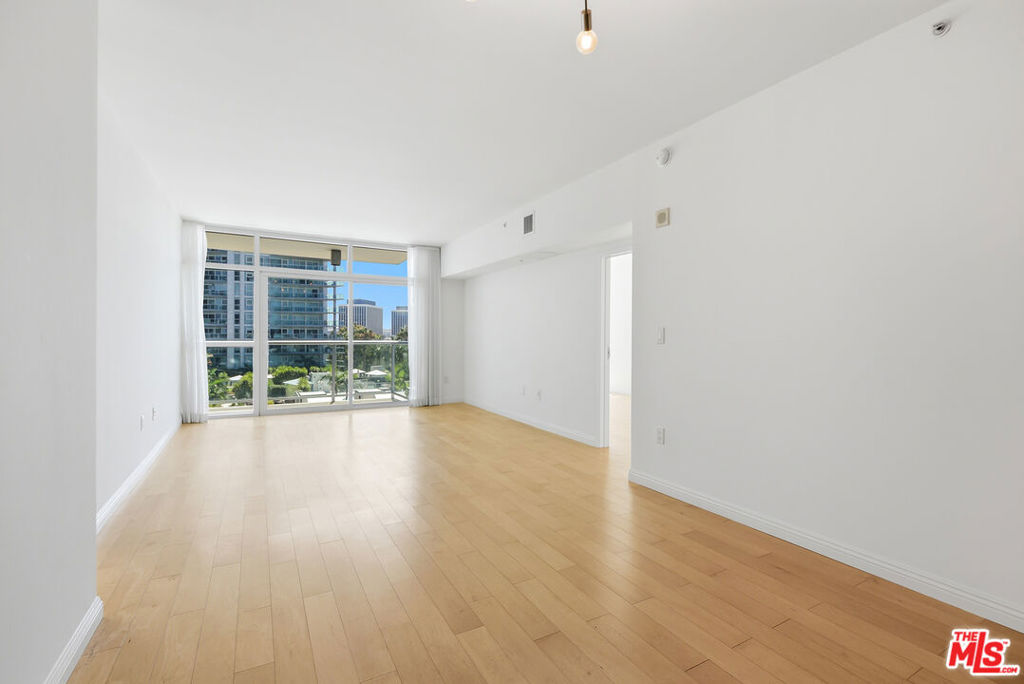 13700 Marina Pointe Drive 630 Property Photo 7